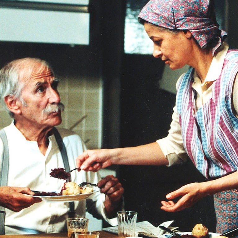 Johanna und Opa Wilhelm in der Küche 