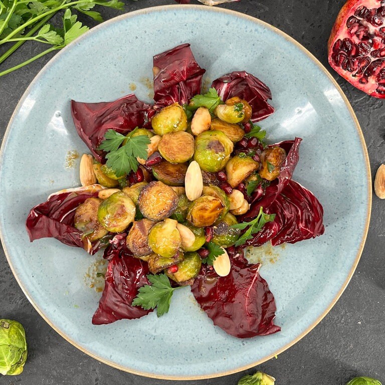 Rezept Rosenkohlsalat Mit Granatapfel Und Mandeln Rezepte Ard