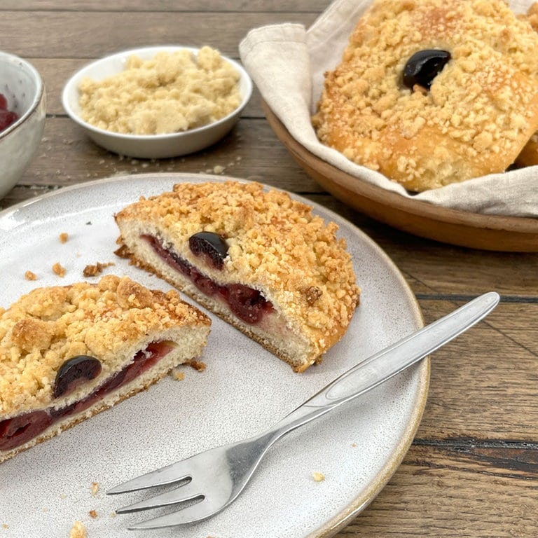 Hefeteigtaschen Mit Kirschf Llung Und Streuseln Rezepte Kaffee Oder