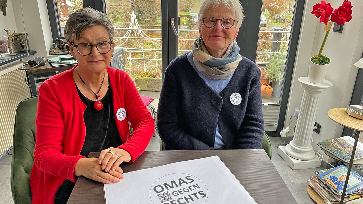 Omas Gegen Rechts In Traben Trarbach Zeigen Flagge