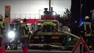 Die Feuerwehr mit schwerem Gerät im Einsatz