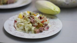 Der Vespersalat: mit Brot ein Hauptgericht am Abend.