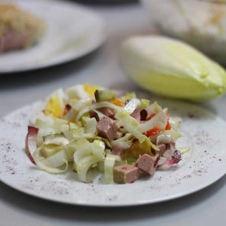 Der Vespersalat: mit Brot ein Hauptgericht am Abend.