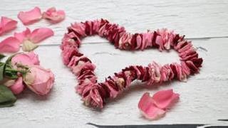 Herz aus Rosenblüten
