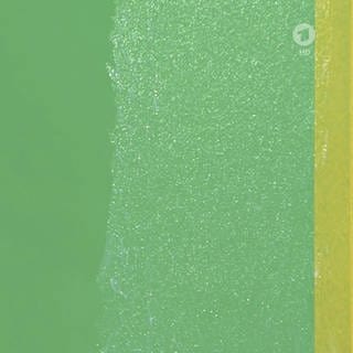 Grüne Wandfarbe mit Glitzereffekt