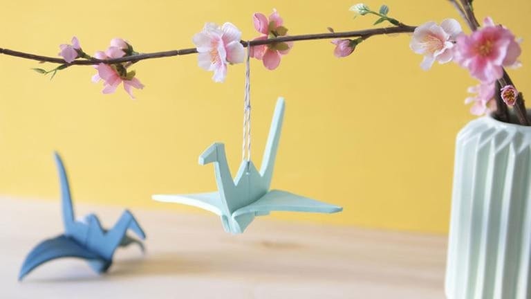 Origami-Kranich aus Modelliermasse