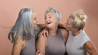 Frauen mit grauen Haaren