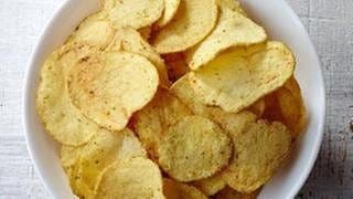 Kartoffelchips in Schale