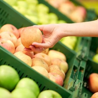 Äpfel-Auswahl im Supermarkt