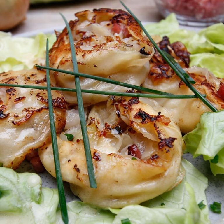 Krautkrapfen mit Kopfsalat - Rezepte - ARD-Buffet - TV