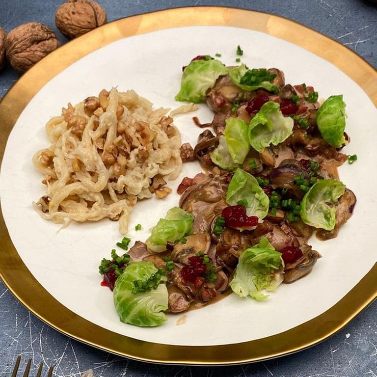 Rehgeschnetzeltes mit Walnuss-Spätzle - Rezepte - ARD-Buffet - TV