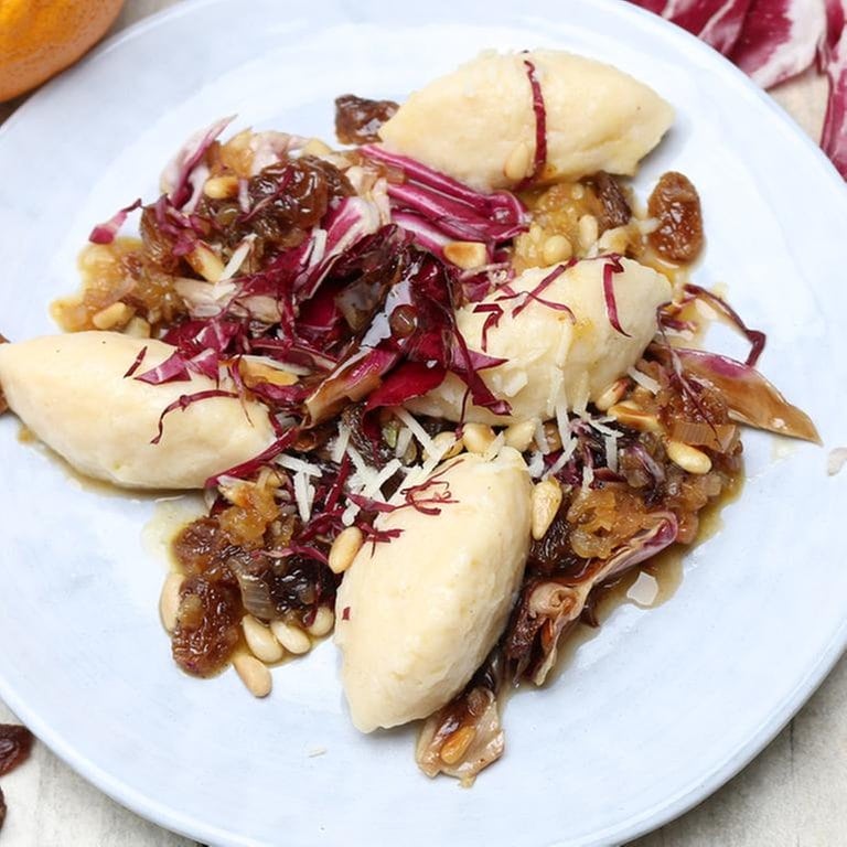 Topfennocken mit gebratenem Radicchio - Rezepte - ARD-Buffet - TV