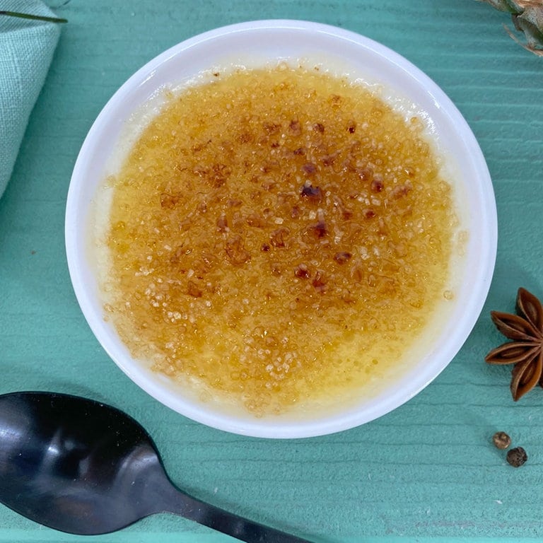 Rosmarin-Crème brûlée mit Gewürz-Ananas - Rezepte - ARD-Buffet - TV