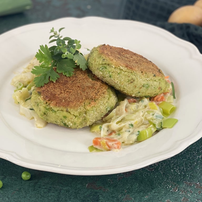 Kartoffel-Erbsen-Frikadellen mit Lauchgemüse - Rezepte - ARD-Buffet - TV