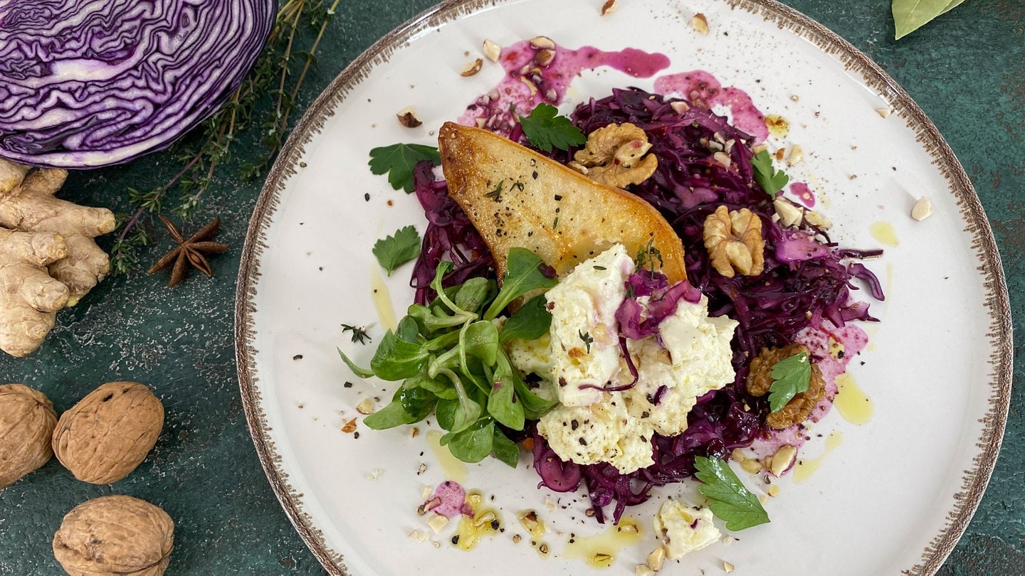 Rezept Rotkohlsalat Mit Geschmorten Birnen Und Feta Rezepte Ard