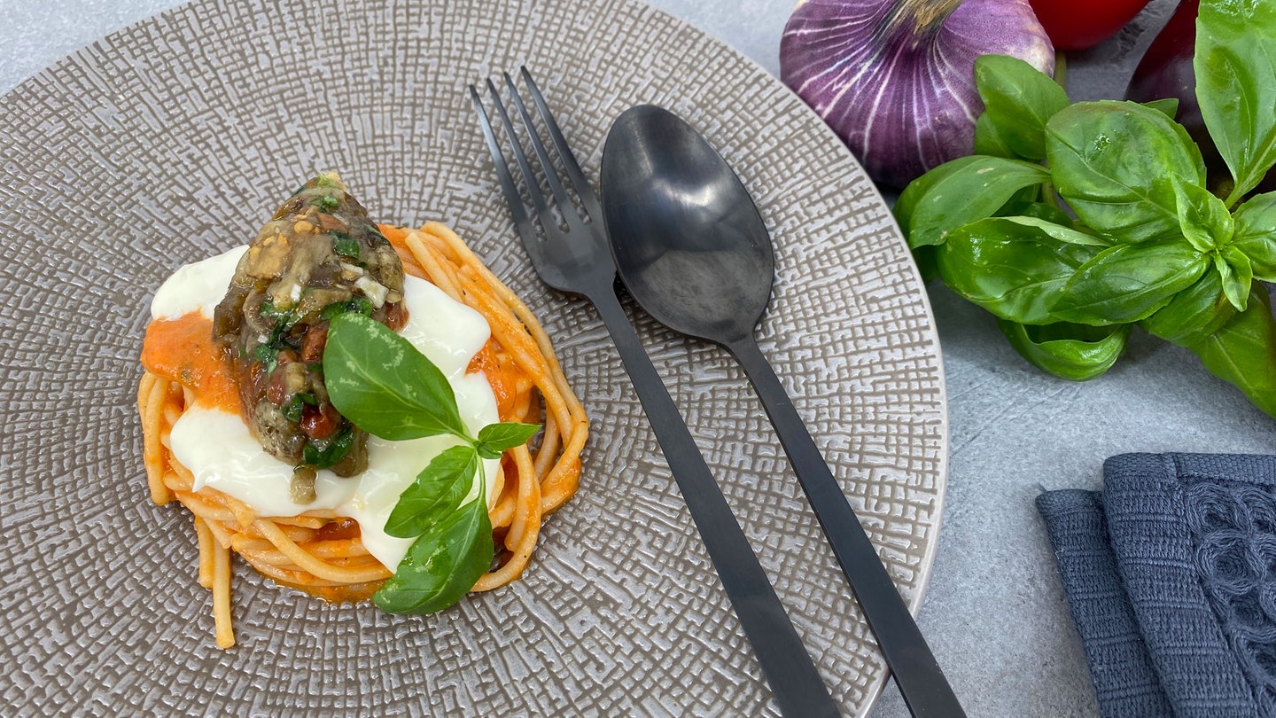 Spaghetti mit Ofenpaprikacreme und Aubergine - Rezepte - ARD-Buffet ...