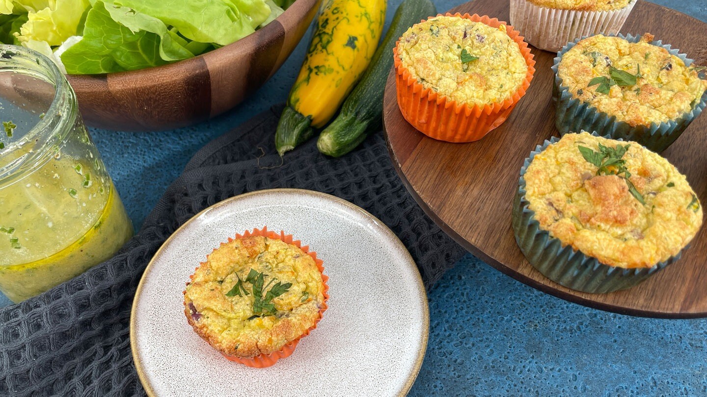 Rezept: Gemüse-Muffins mit Hirse und Blattsalat - Rezepte - ARD-Buffet - TV