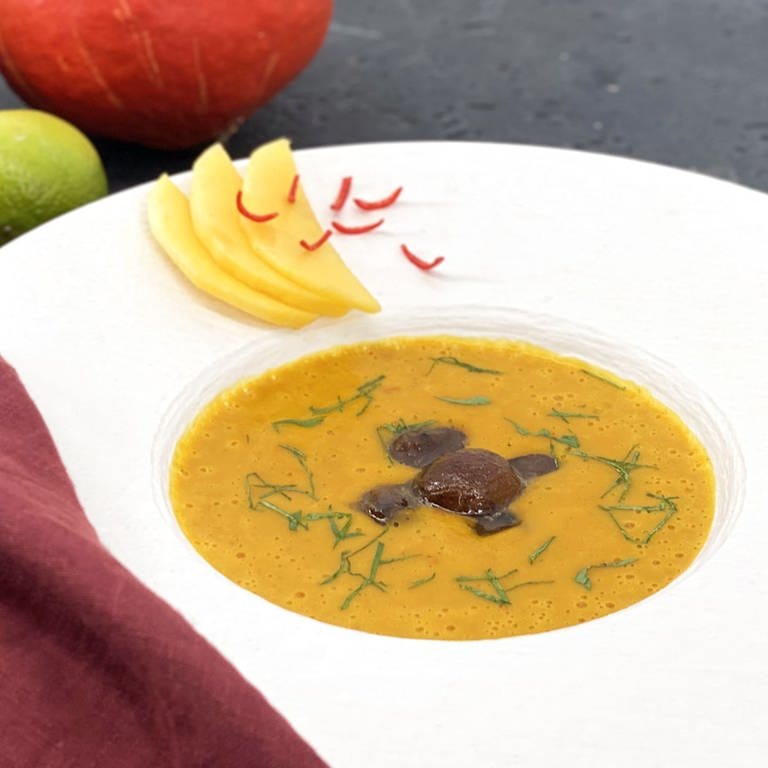 Cremige Kürbissuppe mit Mango und Maronen - Rezepte - ARD-Buffet - TV