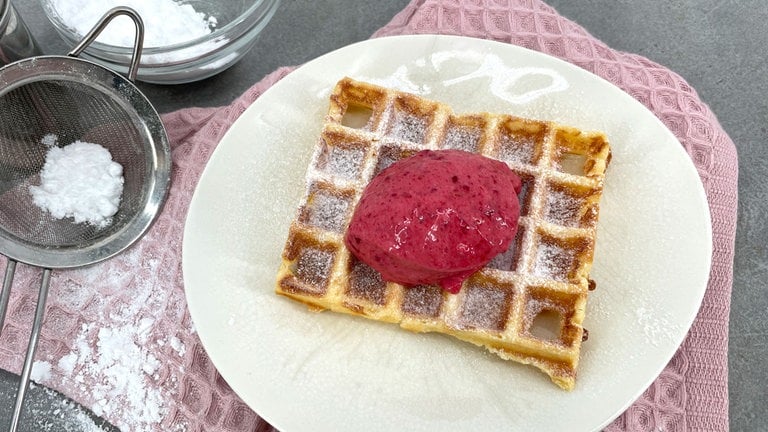 Buttermilchwaffeln mit Blitzeis - Rezepte - ARD-Buffet - TV