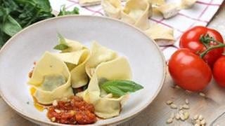 Spinat-Ricotta-Tortellini mit Tomatensauce