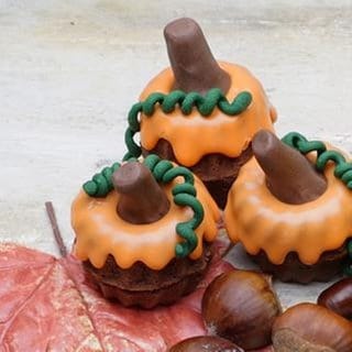 Halloween Mini-Kürbis-Gugelhupfe