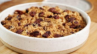 Apple Crumble mit Marzipan und Pekannüssen 