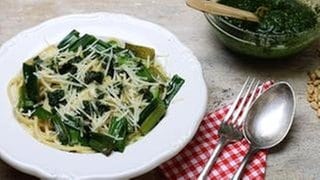 Spaghetti mit Kräuterpesto