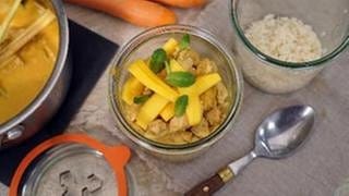 Hähnchencurry mit Mango im Glas