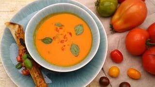 Tomatensuppe mit knuspriger Chorizotasche