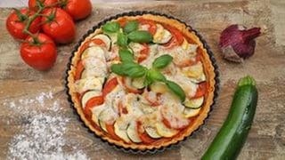 Zucchini-Tomaten-Tarte mit Parmaschinken