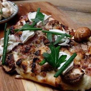 Brotfladen mit Champignons und Ziegenkäse