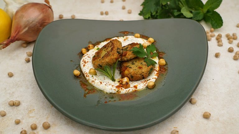 Falafel mit Harissa-Minz-Joghurt