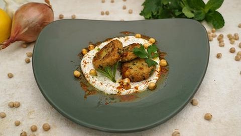 Falafel mit Harissa-Minz-Joghurt