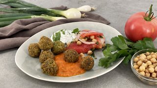 Falafel mit scharfer Tomatensauce 