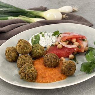 Falafel mit scharfer Tomatensauce 