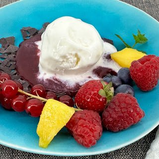 Frozen Joghurt mit frischen Beeren