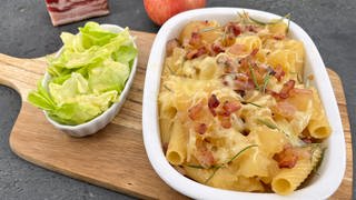 Nudelgratin mit Speck, Apfel und Käse