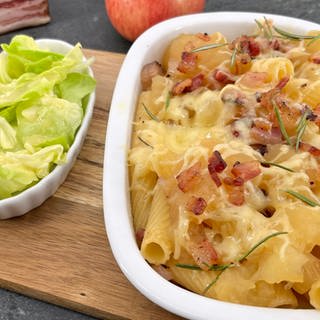 Nudelgratin mit Speck, Apfel und Käse