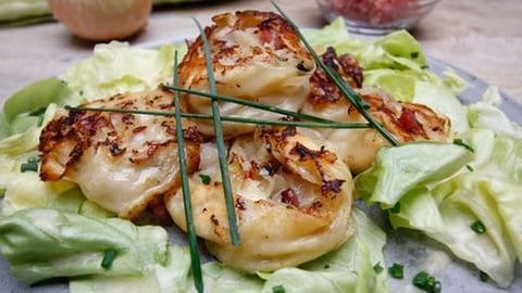 Krautkrapfen mit Kopfsalat