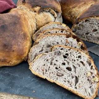 Genetztes Bauernbrot mit Walnüssen