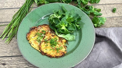 Käse-Rösti mit Feldsalat