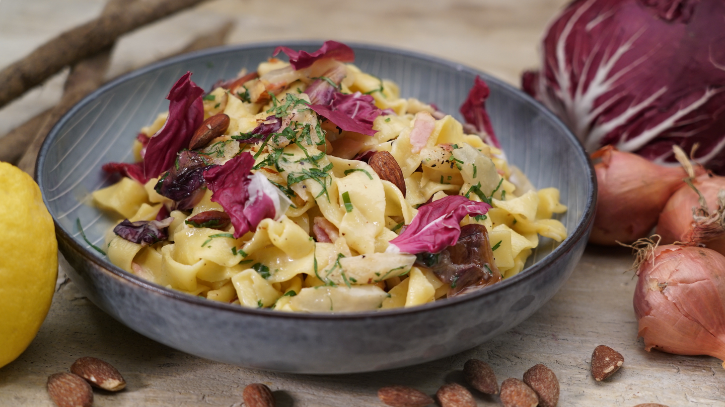 Tagliatelle mit Schwarzwurzel-Käse-Sauce