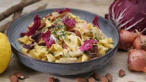 Tagliatelle mit Schwarzwurzel-Käse-Sauce