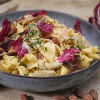 Tagliatelle mit Schwarzwurzel-Käse-Sauce