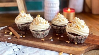 Gewürzkuchen-Cupcakes mit Zimt-Frischkäse-Frosting