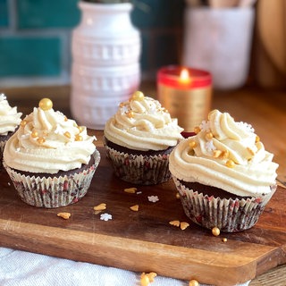 Gewürzkuchen-Cupcakes mit Zimt-Frischkäse-Frosting