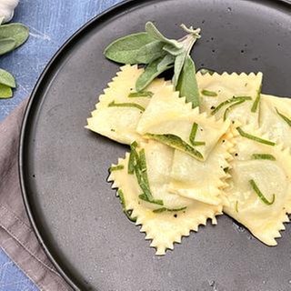 Agnolotti mit Fleisch-Spinat-Füllung