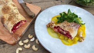 Rote Bete-Strudel mit Frischkäse