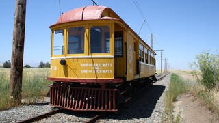 Straßenbahnwagen auf der Strecke des Western Railway Museums