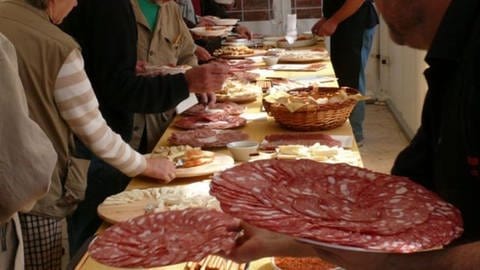 Imbiss am kalten Buffet in Torrenieri Montalcino